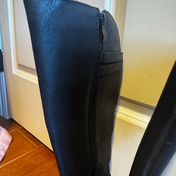 Very Volatile Black Knee High Women’s Boots Faix Leather Side Zipper Sz 7.5 - Picture 7 of 14